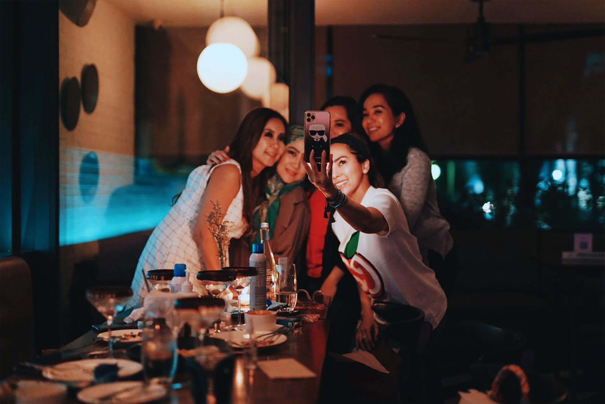rendy-novantino-05YeXHysJj8-unsplash dining in sydney